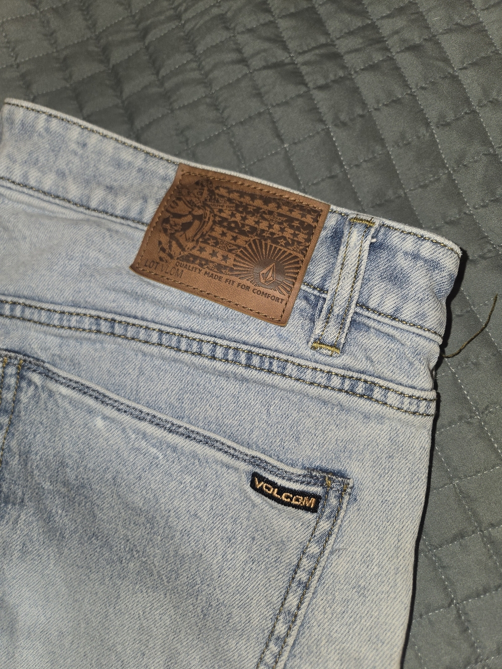 Volcom Womens's Light Wash Denim Jeans - Plus Size 18 Vorta Slim Straight Leg